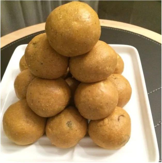 Besan Ladoo- Desi Ghee