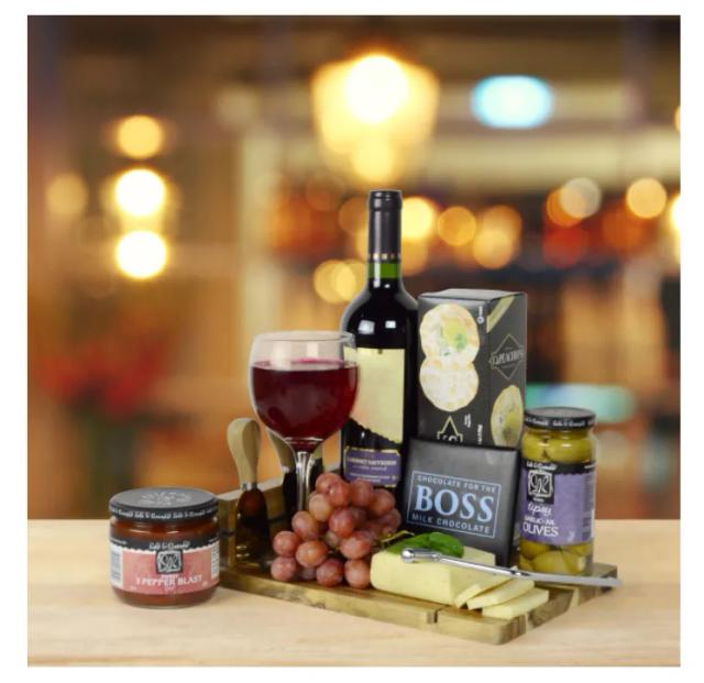 KOSHER WINE AND CHEESE BOARD GIFT