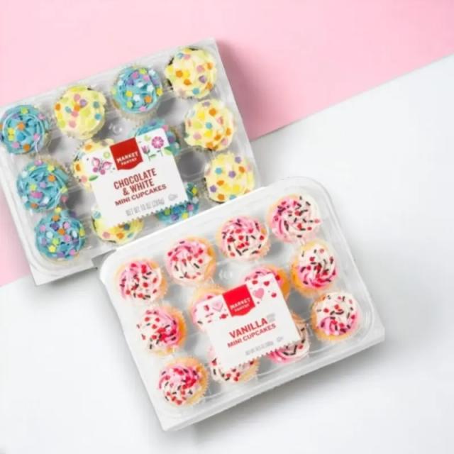 Assorted 24 piece cupcakes