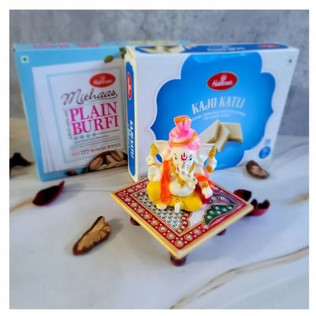 Burfi And Kaju Katli With Pretty Ganesh Idol Combo
