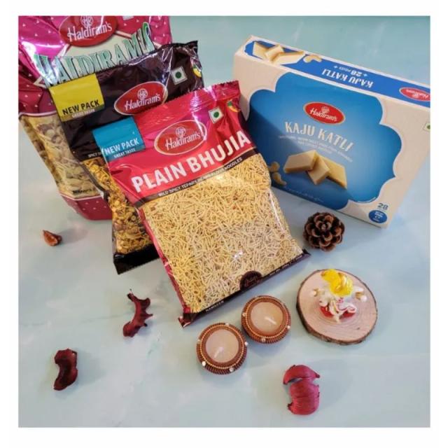 Combo Pack Of Namkeen With Diyas Ganesh Idol And Kaju Katli